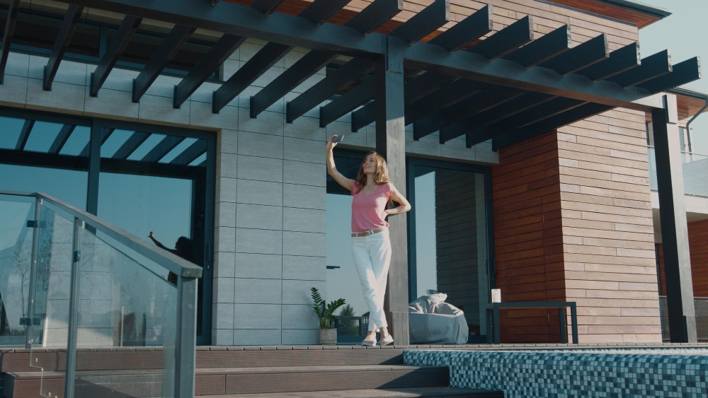 Installer les poteaux et assembler la charpente