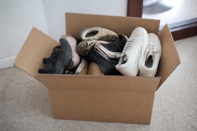 Chaussures usagees pret pour don aux associations